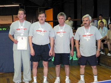 a 2009/10.�vi �.oszt�ly 2.csoport ez�st�rmesei, balr�l: Galovics M�rk, P�nzes K�roly, Sprok Antal �s Marlok Zolt�n