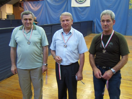 az I.oszt�ly 1.csoport III.helyezettje, az �llami Nyomda SC IV. csapata, balr�l: Szopk� J�nos, J�zsef Istv�n �s Papp Endre 