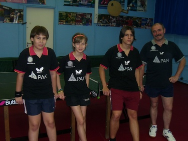 a Kontyfa Sportiskola II.csapata, balr�l: Mihalik Bendeg�z, Mag� T�nde, Grodtkovszky Attila �s M�sz�ros G�za