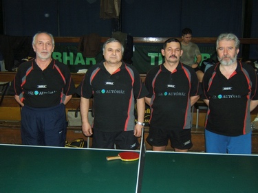 a Pest�jhelyi SC III.csapata, balr�l: Zubonyai J�nos, Gell�n J�zsef, Moln�r Ferenc �s Mitropulos Zolt�n