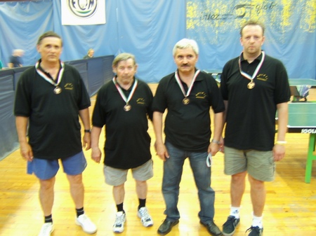 az I.oszt�ly  2.csoport III.helyezettje, a Szigeti ISK I.csapata, balr�l: Kir�ly Attila, Greg�n Bertalan, Marlok Zolt�n �s Nagy Tam�s